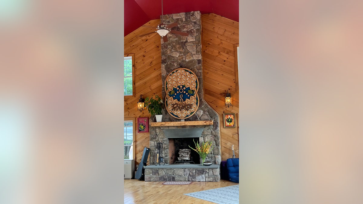 picture of a decorated fireplace