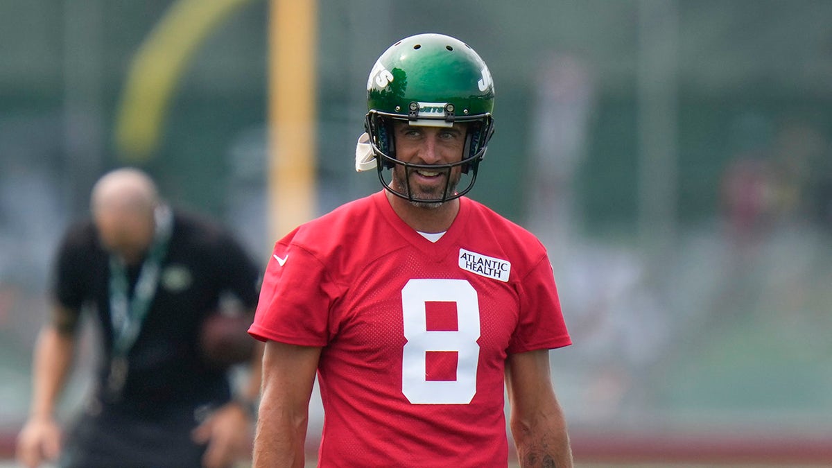 Aaron Rodgers works out at the Jets facility